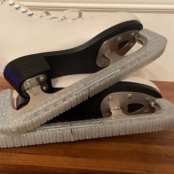 Ice Skates White Ice Figure Skating Shoe by American Athletic Girls Youth Size 5 - Picture 6 of 15